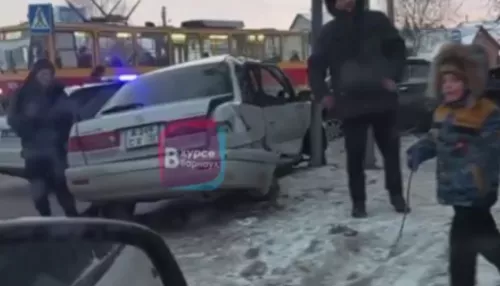 В Барнауле 30 декабря на перекрестке произошло жесткое ДТП