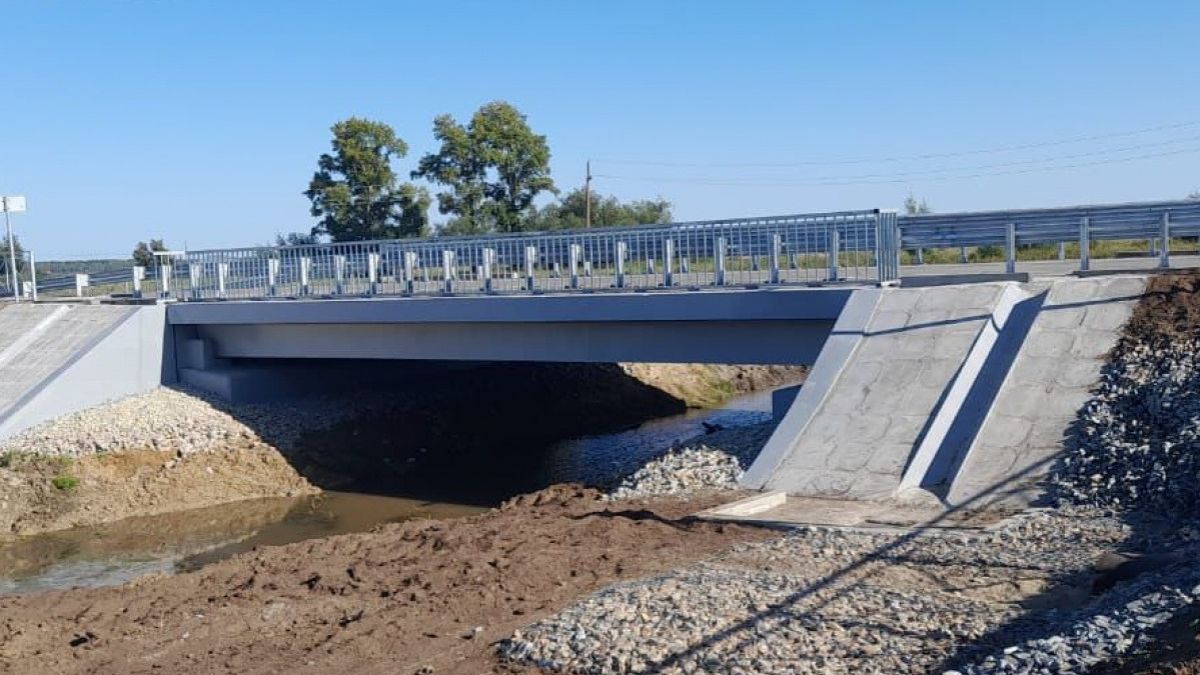 Обновленный мост в Алейском районе