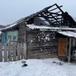 В алтайском селе пламя охватило двухквартирный дом