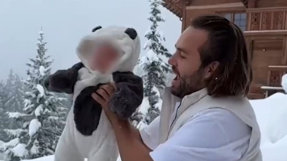 Блогер Сергей Косенко бросил младенца в снег
