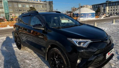 В Барнауле за 3 млн рублей продают черную Toyota RAV4 юбилейной версии