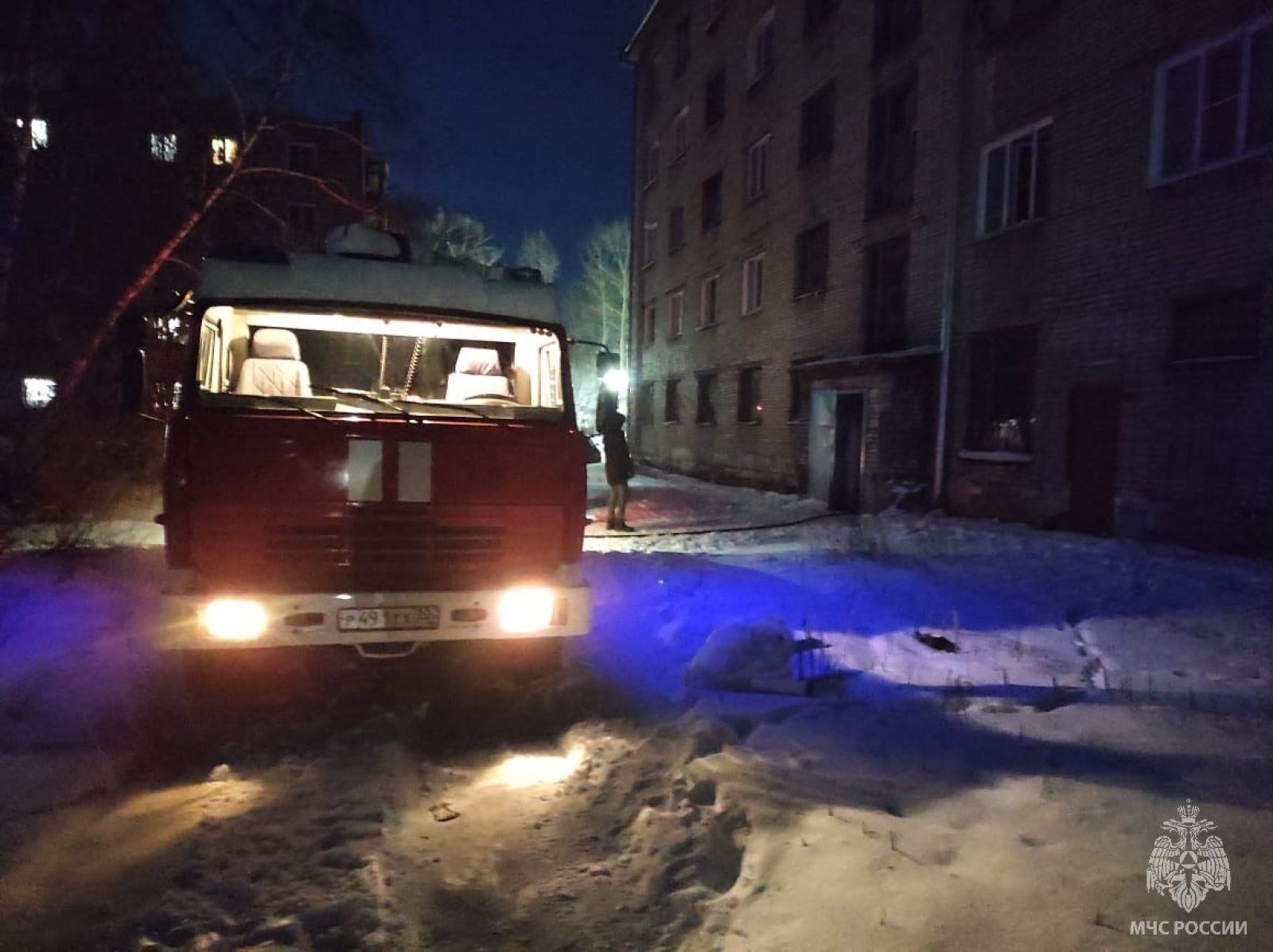 В Рубцовске загорелся подвал в многоэтажном доме на улице Красной - Толк  10.01.2024