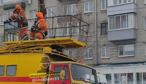 В Барнауле три маршрута трамваев остановились из-за обрыва контактной сети