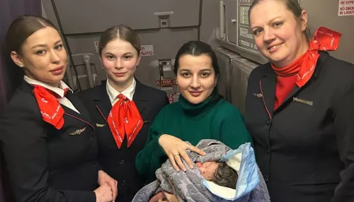В самолете Жуковский – Душанбе во время полета родилась девочка
