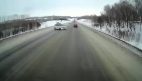 Появилось видео смертельного ДТП с грузовиком на трассе Бийск – Барнаул