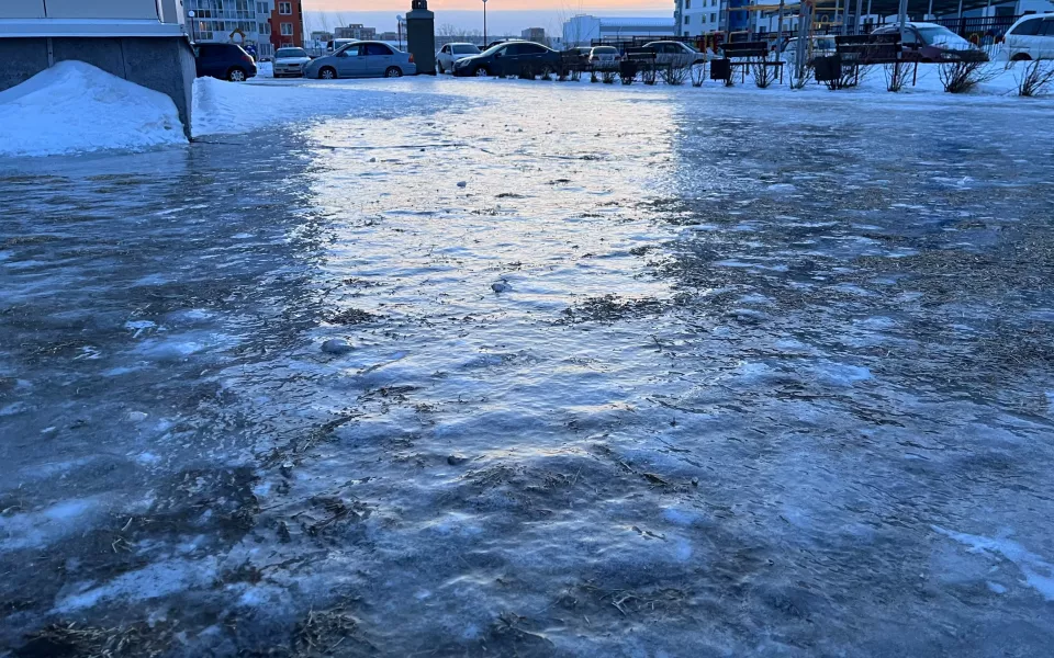 Жительница Барнаула получила тяжелый перелом на гололеде у автовокзала