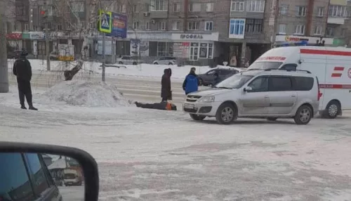 Шел и упал: в Бийске в 15-градусный мороз на улице умер мужчина