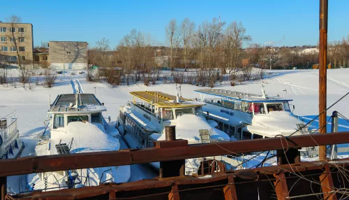 Бухта спящих кораблей. Фоторепортаж с места зимовки речных судов Барнаула