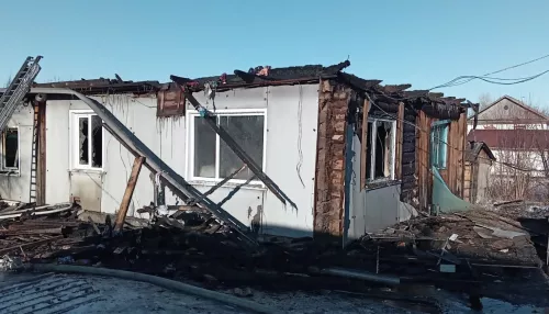 Появилось видео с места пожара, из-за которого погибли двое детей в Краснощеково