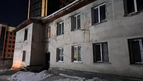 Нас выживают: не все жильцы готовы съехать из опасного дома в центре Барнаула