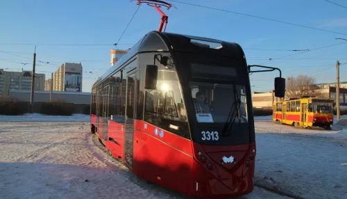 Почему новые низкопольные трамваи в Барнауле не сразу возьмут пассажиров на борт
