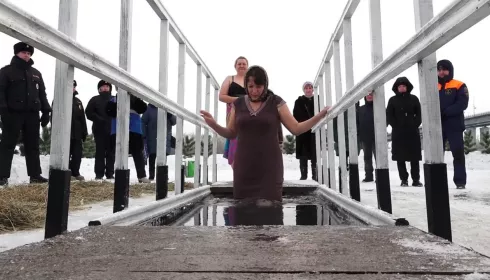 Барнаульский врач рассказала, кому нельзя окунаться в купель на Крещение