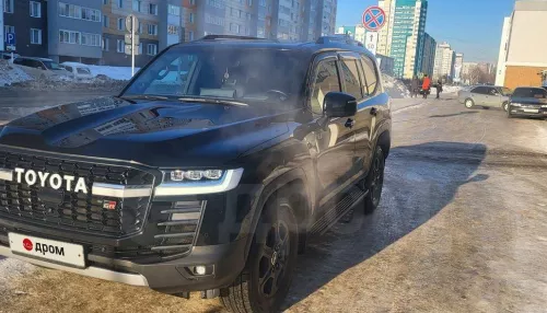 В Барнауле за 12 млн рублей продают Land Cruiser в комплектации макси