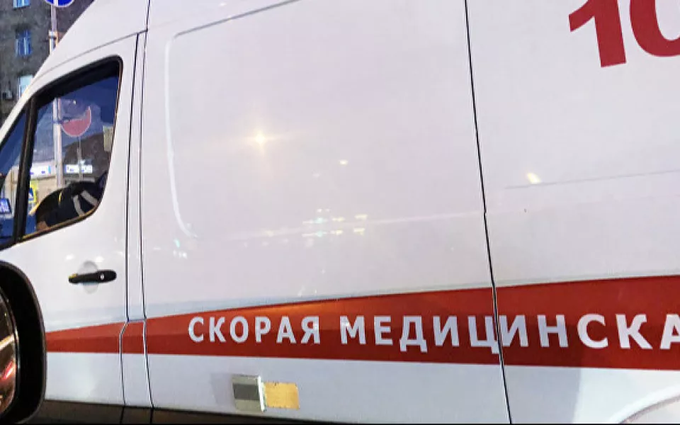 В Алтайском крае автомобиль задавил лежащего на дороге человека