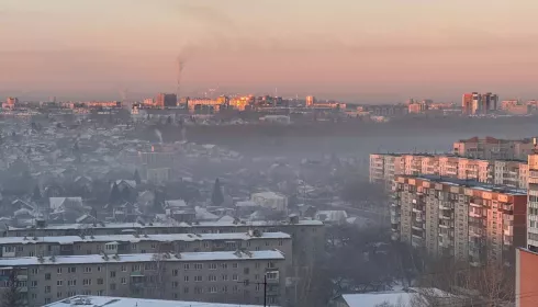 Барнаульцы поделились фото окутанного смогом города
