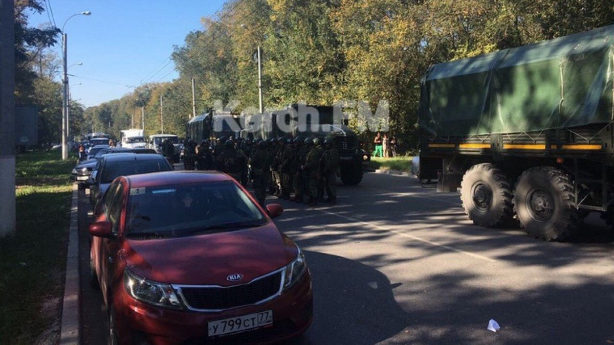 200 военных направлены в Керчь после взрыва в техникуме 