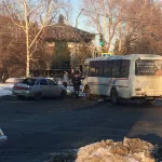 В Бийске легковушка врезалась в автобус с пассажирами