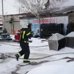 В Барнауле горит административное здание на площади 200 квадратов