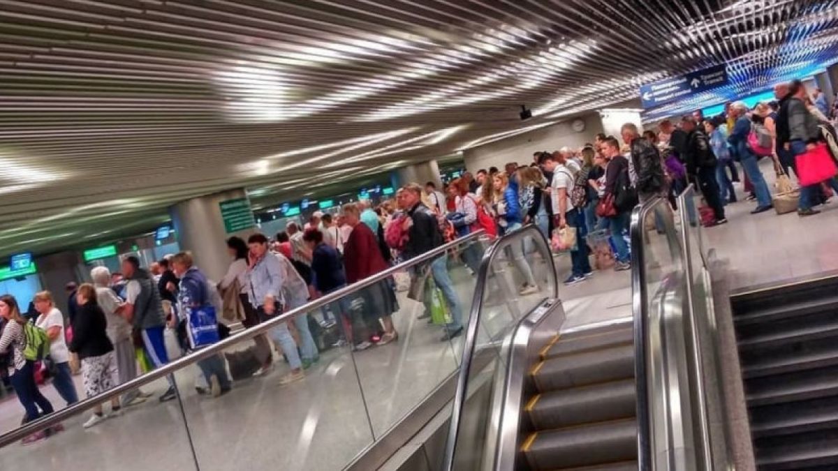 Около 30 рейсов задержаны и отменены в аэропортах Москвы 