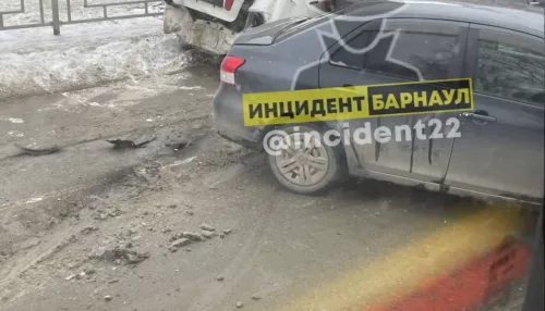 В Барнауле на улице Попова произошло массовое ДТП