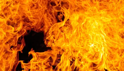 В Курской области из-за ночной атаки беспилотника загорелась нефтебаза