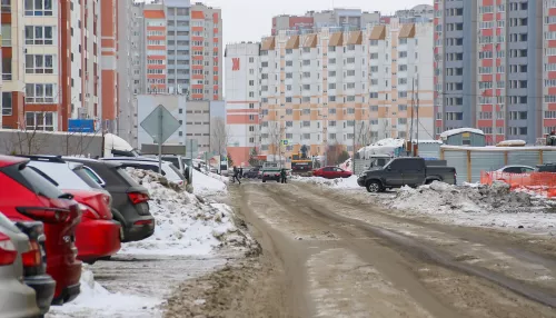 От ямы до ухаба: как выглядит улица Сергея Семенова перед строительством новой дороги
