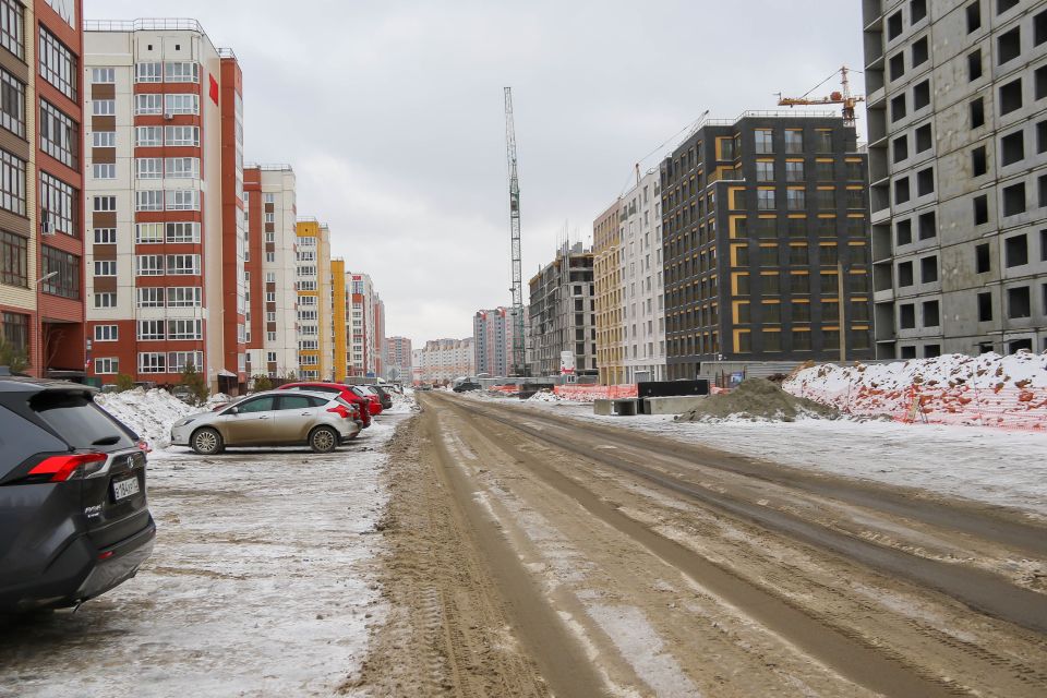 Улица Сергея Семенова в Барнауле перед строительством новой дороги. Февраль 2024 года