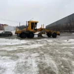 Очистка и посыпка. В Барнауле устраняют последствия непогоды