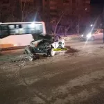 В Барнауле пьяный водитель без прав снес два автомобиля