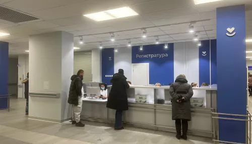 Главврач суперполиклиники в Барнауле рассказал о наплыве нелегальных пациентов