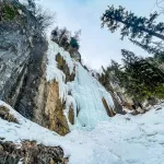Ущелье ледяных призраков. На Алтае проявились застывшие потоки скрытых водопадов