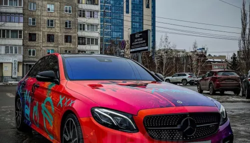 В Барнауле почти за 6 млн рублей продают Mercedes-Benz в ярком тюнинге