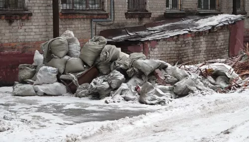 Коммунальный патруль. В Барнауле из-за аварийной крыши топит квартиры жильцов