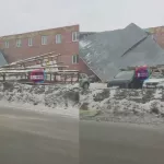 В Барнауле во время шторма крышу сдуло на припаркованные автомобили