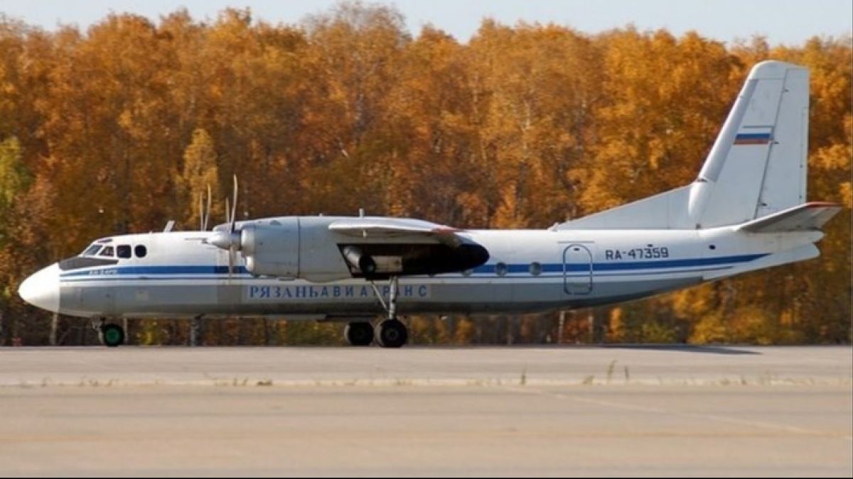 Приземлившийся в Хабаровске АН-24 могли обстрелять с земли – идет проверка