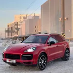 Привлекает взгляды: В Барнауле за 12 млн рублей продают панорамный Porsche Cayenne