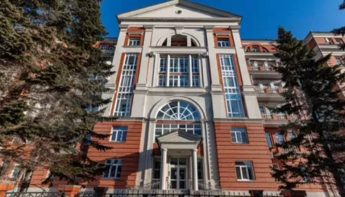 В Барнауле за 30 млн продают квартиру с хаммамом и тайной комнатой