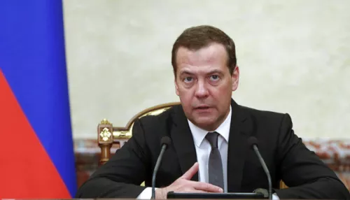 Медведев предложил добавить в новый логотип Twitter символы спецоперации Z и V