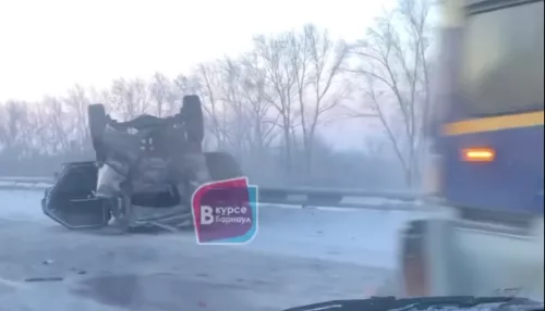 Водитель и пассажир чудом выжили в жестком ДТП в Алтайском крае