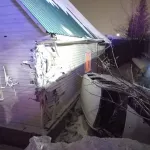 В Горно-Алтайске пьяный водитель въехал в жилой дом