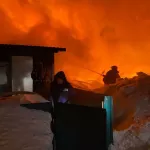 В алтайском селе из-за высыпанной у дома печной золы вспыхнул крупный пожар