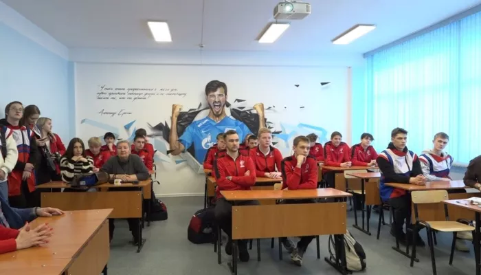 В Барнауле провели экскурсию для юных футболистов школы Алексея Смертина