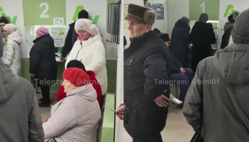Барнаульцы пожаловались на огромные очереди в муниципальной аптеке