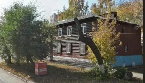 Не достоит до 100-летия. Мэрия Барнаула изымает еще один дом и землю в центре города