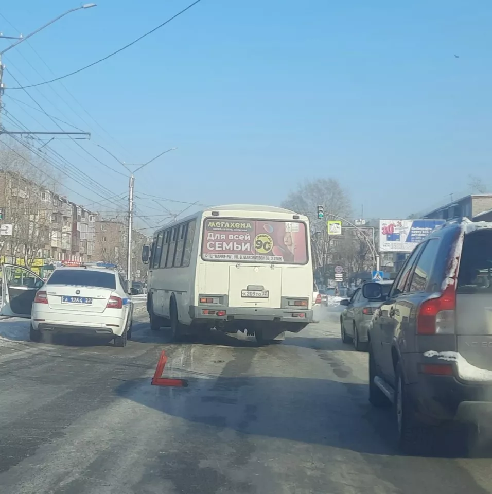 В Бийске женщина попала в больницу после ДТП с автобусом - Толк 22.02.2024