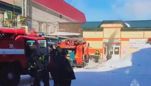В Тальменке произошел пожар в здании районного рынка