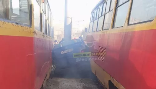 В полиции рассказали подробности ДТП с двумя трамваями и иномаркой в Барнауле