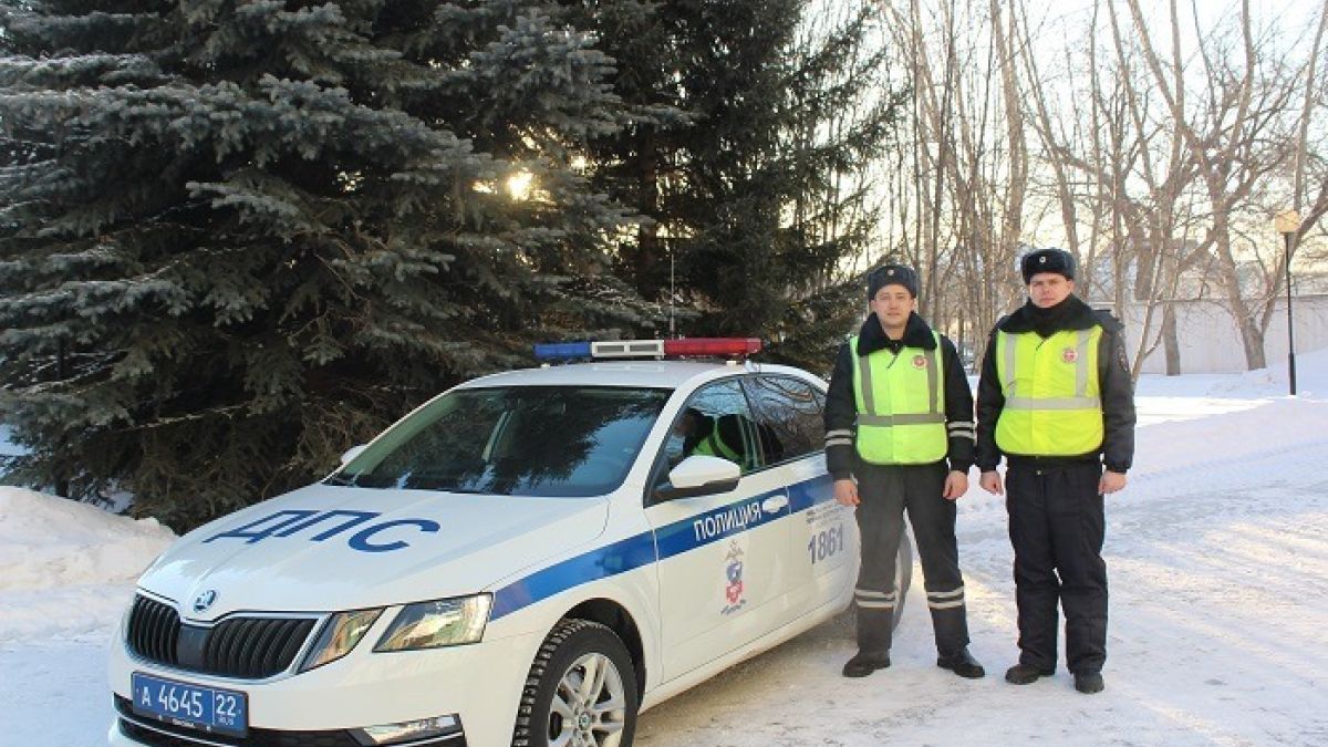 Старший лейтенант полиции Вадим Керсов и лейтенант полиции Алексей Кудряшов
