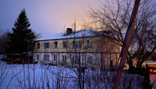 В Барнауле горевшую двухэтажку признали непригодной для проживания
