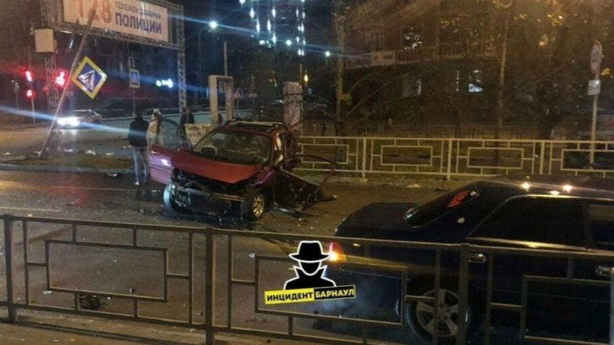 Одного пострадавшего в аварии с BMW X6 в Барнауле отключили от аппарата ИВЛ